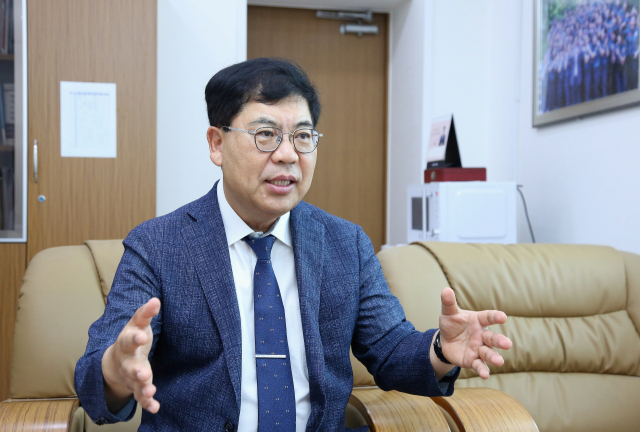 경북대 법대 출신의 김중근 