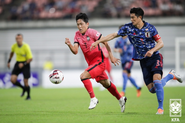 2022 동아시안컵에 나선 나상호(왼쪽). 대한축구협회 제공