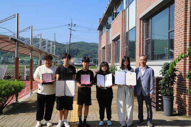 한울안중학교는 독서인문동아리 학생들이 