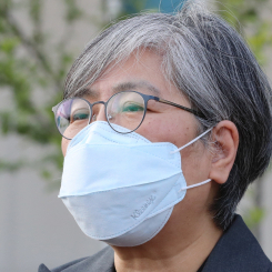 정은경, 배우자 코로나19 주식 투자 의혹…복지부 장관 멀어졌나