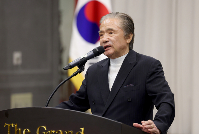김완준(75) 전 계명아트센터 관장이 23일 대구그랜드호텔에서 열린 매일 탑 리더스 아카데미에서 