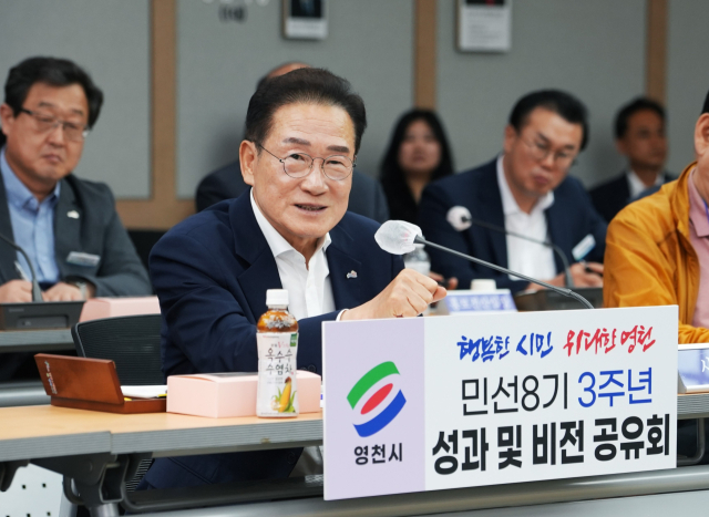 최기문 영천시장이 민선8기 3주년 기자회견에서 영천시의 미래 비전 방향을 설명하고 있다. 영천시 제공