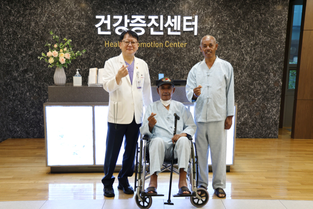 에티오피아 참전 용사 건강검진 기념 단체 사진. 계명대동산의료원 제공.