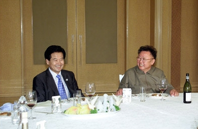 통일부 장관 귀환 앞둔 정동영 