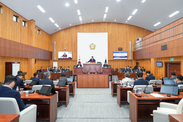 경주시의회는 25일 본회의장에서 제291회 제1차 정례회 제2차 본회의를 열고 있다.