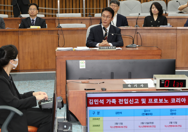 김민석 국무총리 후보자가 25일 서울 여의도 국회에서 열린 인사청문회에서 의원질의에 답변하고 있다. 연합뉴스