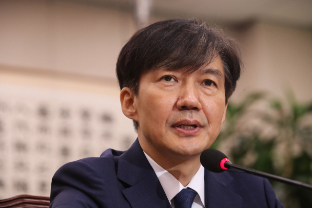 지난 2019년 조국 법무부 장관 후보자가 국회 법사위 인사청문회에서 의원들의 질의에 답하고 있다. 연합뉴스