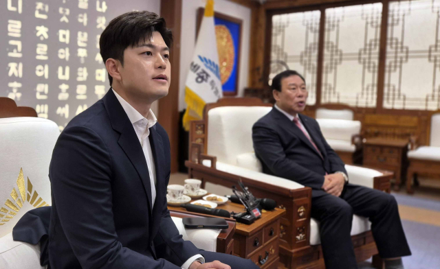 김용태 국민의힘 비상대책위원장이 25일 세종시청을 방문해 현재 추진되는 해양수산부 부산 이전이 졸속으로 추진되고 있다는 입장을 밝히고 있다. 연합뉴스