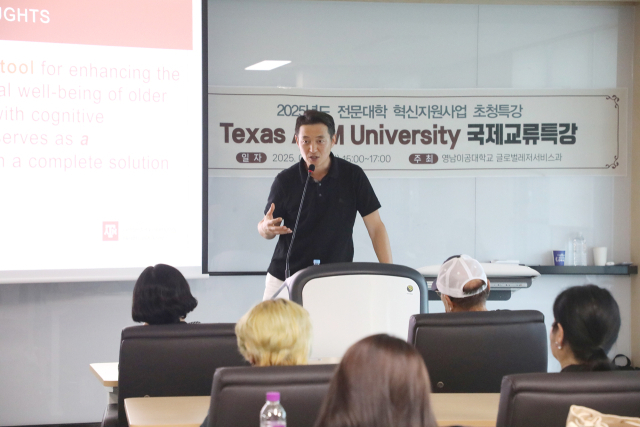 텍사스 A&M 대학교 김준형 교수가 영남이공대 학생들에게 특강을 하고 있다. 영남이공대 제공