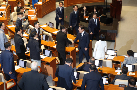 '윤재옥·송언석, 이 대통령 골프회동' 여권 개헌 몰이 불쏘시개 역할 간과' 지적 