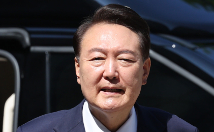 尹측 