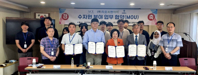 ㈜지오씨엔아이(회장 조명희)와경일대 건축토목공학과 학과기업 (주)에이스(대표 박기범 교수) 그리고 (사)한국유역환경학회(회장 송시훈)는 최근 수자원 분야의 디지털 기반 통합관리체계 구축을 위한 업무협약(MOU)을 체결했다.