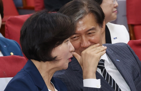 추미애 더불어민주당 국회의원, 조국 전 조국혁신당 대표. 연합뉴스