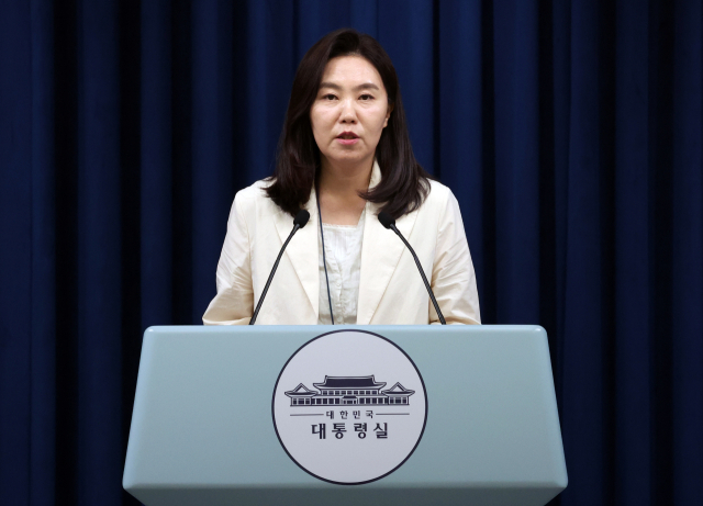 강유정 대통령실 대변인이 24일 용산 대통령실에서 국무회의 관련 브리핑을 하고 있다. 연합뉴스