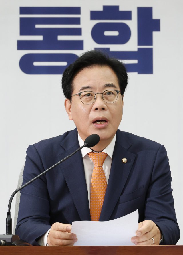 국민의힘 송언석 원내대표가 27일 서울 여의도 국회에서 열린 원내대책회의에서 발언하고 있다. 연합뉴스