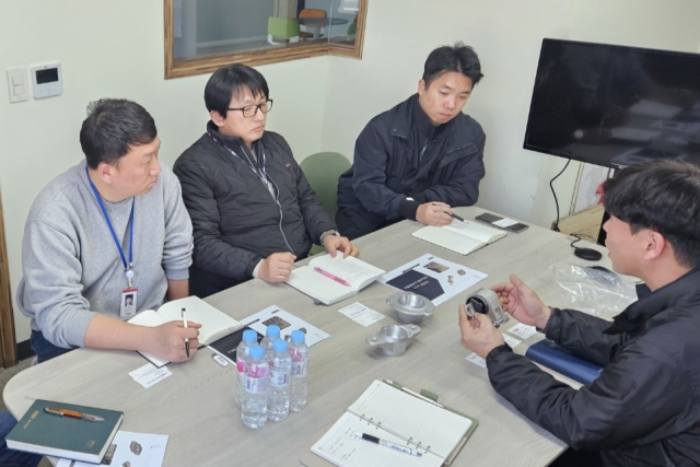 구미시가 창업 기업과 기존 기업과의 기술 교류를 진행하고 있다. 구미시 제공