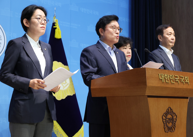 국민의힘 국회 예산결산특별위원회 소속 조지연(왼쪽부터), 박형수, 조배숙, 김기웅 의원이 29일 서울 여의도 국회 소통관에서 