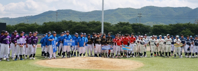 지난 15일 군위삼국유사 야구장에서 제2회 의성무침회배 대구경북 청소년야구대회 개막식이 열리고 있다.
