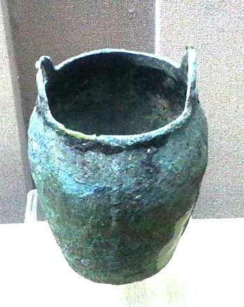 부여가 유목문화와 연관있는 증거물인 동복(구리솥).(모알산 유적발견, 길림시 박물관)