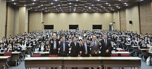 한국도로공사서비스(사장·오병삼)는 27일 경기창조경제혁신센터 국제회의장에서 대국민 도로교통서비스의 미래를 이끌어갈 새 식구 452명을 맞이했다. 2025.6.30. 도로공사서비스 제공