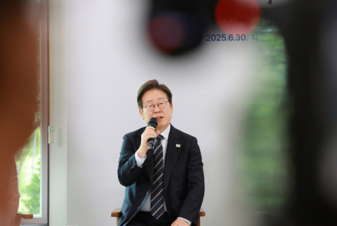 李대통령 변호인, '법카 의혹' 사건 공판준비기일 연기 신청