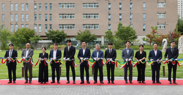 LX 어명소 사장(왼쪽 여섯 번째), 이태용 상임감사(왼쪽 일곱 번째)는 1일
