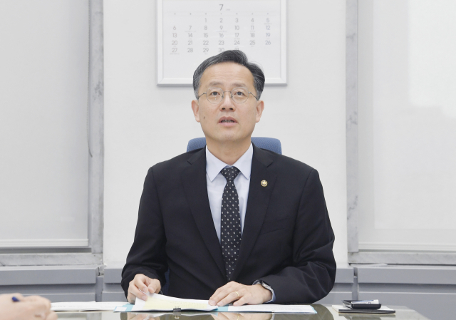 이형일 기획재정부 장관 직무대행 1차관이 2일 오전 서울 영등포구 국회의사당에서 열린 
