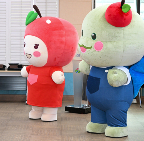 거창군, 관광 캐릭터 '거복이&사각이' 민선 8기 3주년 기념 행사서 첫 인사