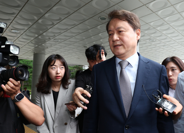 김주현 전 민정수석이 3일 내란특검 조사를 받기 위해 서초구 서울고검으로 들어서고 있다. 연합뉴스