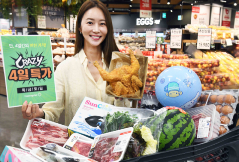 홈플 '당당치킨' 3주년 기념 마리당 3,990원까지 할인 [유통가 Pick]