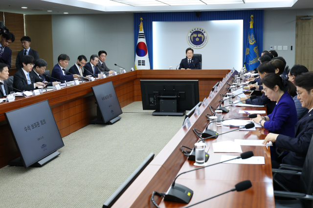 李, 대통령 친인척 감시 특별감찰관 임명 추진