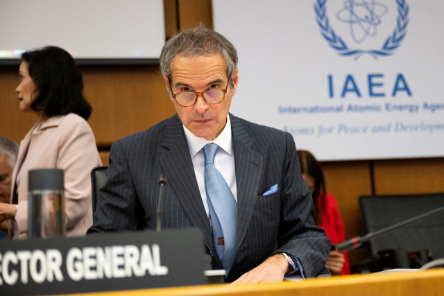 지난달 23일 오스트리아 빈의 IAEA 본부에서 미국의 이란 핵 시설 공격 이후 상황을 논의하기 위해 긴급 이사회 회의를 기다리고 있는 라파엘 그로시 국제원자력기구(IAEA) 사무총장. 로이터 연합뉴스