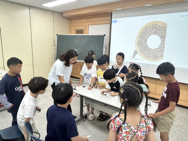 대구시교육청 산하 공공도서관에서는 여름방학을 맞아 유아, 초등학생, 학부모 등을 대상으로 총 53개의 