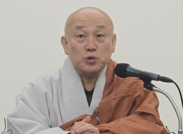 대한불교조계종 한국불교문화사업단 단장 만당스님이 2025년 2월 11일 서울 종로구 소재 템플스테이통합정보센터에서 기자간담회를 하고 있다. 연합뉴스