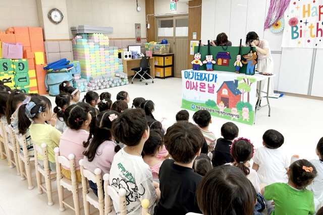 청송군 최근 지역 아토피 안심학교로 지정된 어린이집과 유치원 8개소를 대상으로 아토피 인형극 