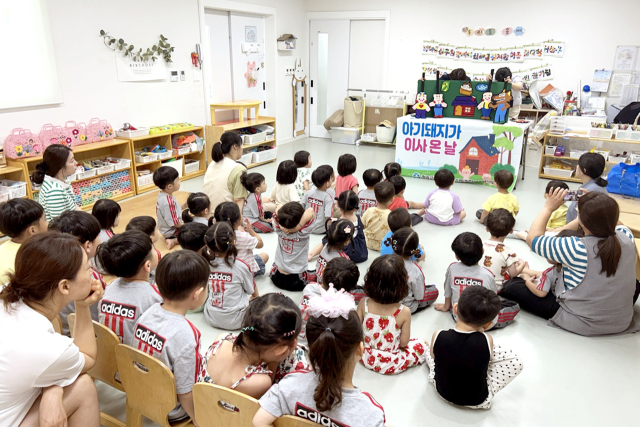 청송군 최근 지역 아토피 안심학교로 지정된 어린이집과 유치원 8개소를 대상으로 아토피 인형극