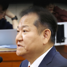 이상민 자택 압수수색 중 '돈다발 가득찬 에르메스 백' 나와