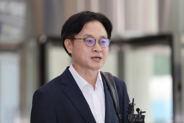 산업통상자원부 장관 후보자로 지명된 김정관 두산에너빌리티 사장이 지난달 30일 서울 강남구 한국기술센터에 마련된 인사청문회 준비사무실로 첫 출근을 하며 취재진의 질문에 답하고 있다. 연합뉴스