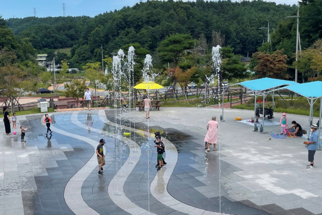 천지인 전통사상체험관 바닥 분수 전경. 영주시 제공