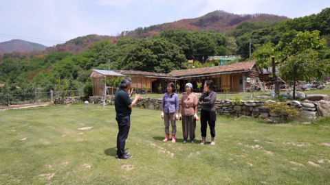 [TV] 세 자매 흙담집과 드라마 세트장 같은 집