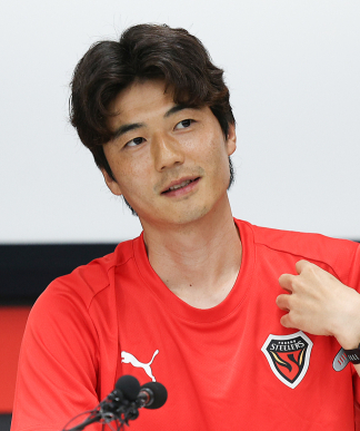 서울 떠나 포항에 새 둥지 튼 기성용 