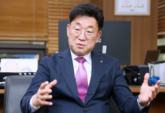 금동명 농협자산관리회사 대표이사는 경북 영양 출신으로 1990년 입사 이래 농협은행 인사부장, 농협중앙회 경북지역본부장, NH농협카드 사장 등 요직을 두루 거친 대표