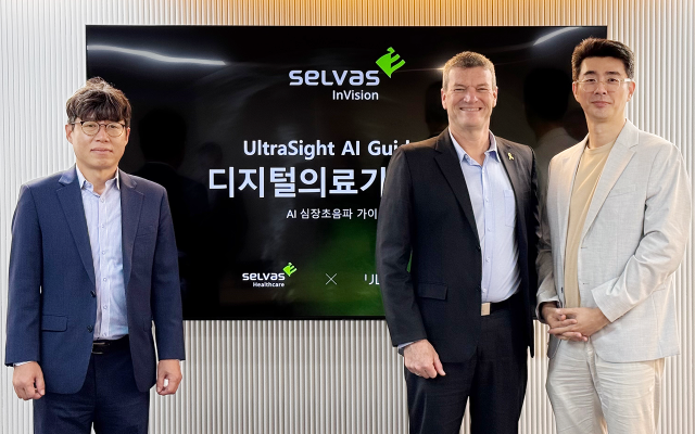 왼쪽부터 셀바스헬스케어/셀바스인비전 유병탁 CEO, 울트라사이트 다비디보트만 CEO, 셀바스AI 곽민철 CEO. 셀바스 제공
