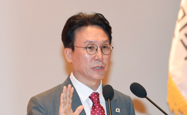 빨간 넥타이 매고 취임식 김민석 