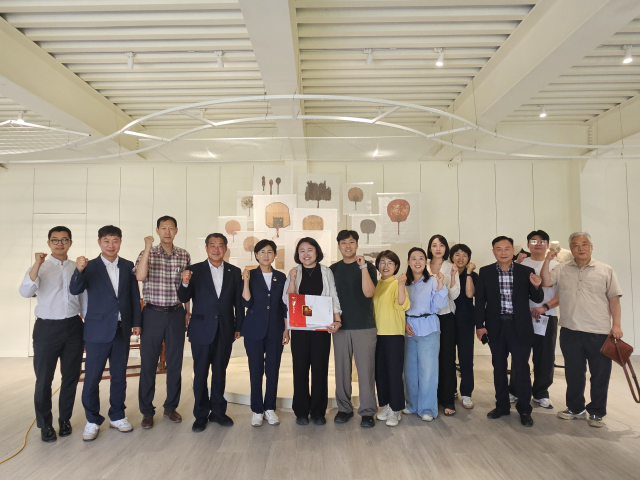 경북도의회 기획경제위원회는 7일 상주시 함창읍 명주정원에서 지역 청년 사업가들과 지역 농산물의 고부가가치화 전략, 사회적경제 성공 사례 등을 공유했다.