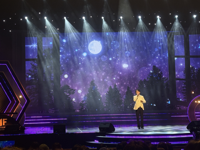 제19회 딤프 어워즈 축하공연에서 임규형이 