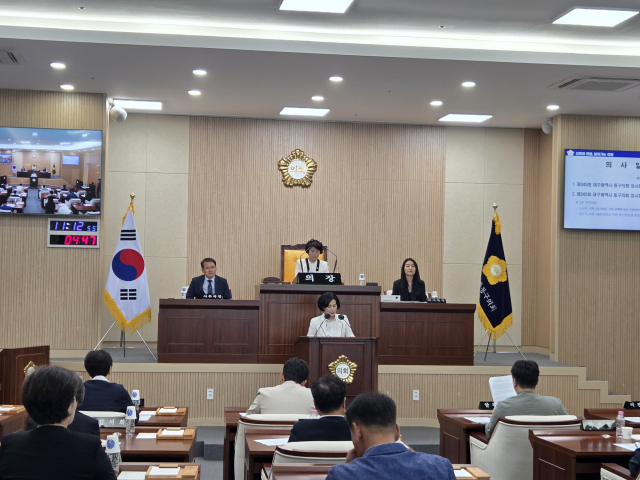 2년째 정상 출근 안하는 윤석준 동구청장 사퇴 촉구