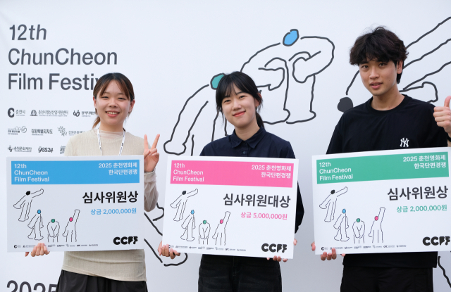 제12회 춘천영화제 한국단편경쟁 부문에서 김선빈(가운데) 감독의 