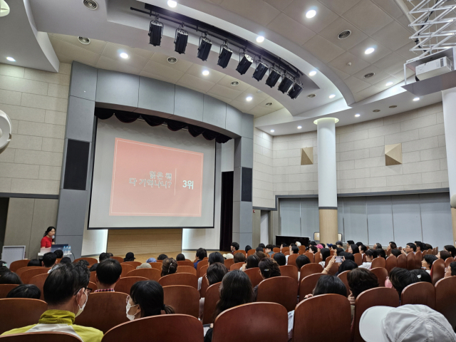 한여름 밤의 BOOK캉스 행사 사진(전안나 작가 초청 강연). 행복북구문화재단