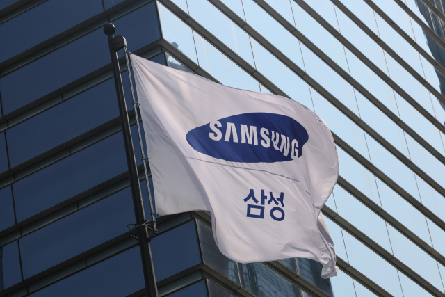 삼성전자가 올해 2분기에 시장 전망치를 크게 밑도는 4조원대 영업이익을 내는 데 그쳤다. 사진은 8일 서울 삼성전자 서초사옥. 연합뉴스